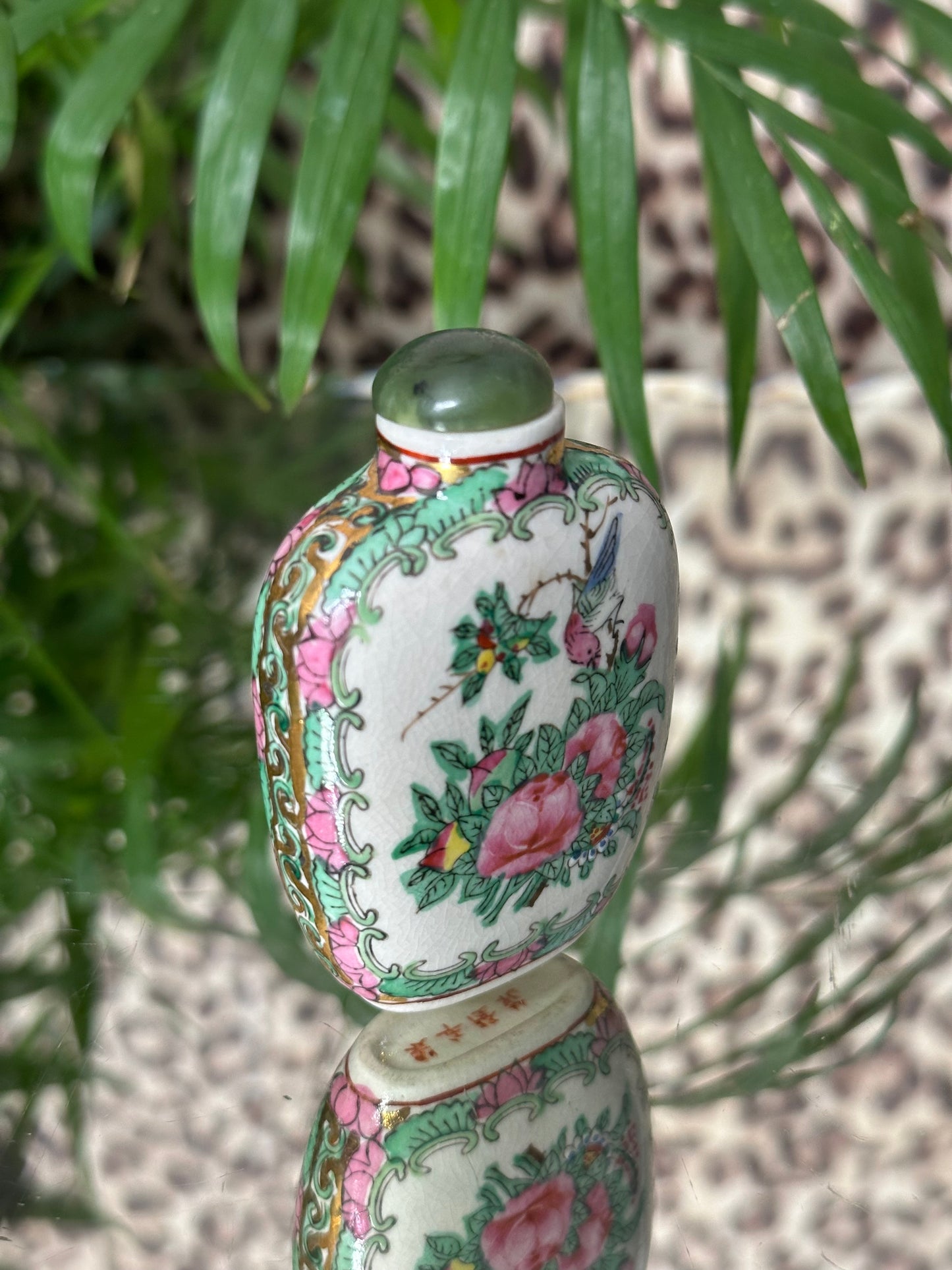 Rose Medallion Snuff Bottle (2 Women Figures)