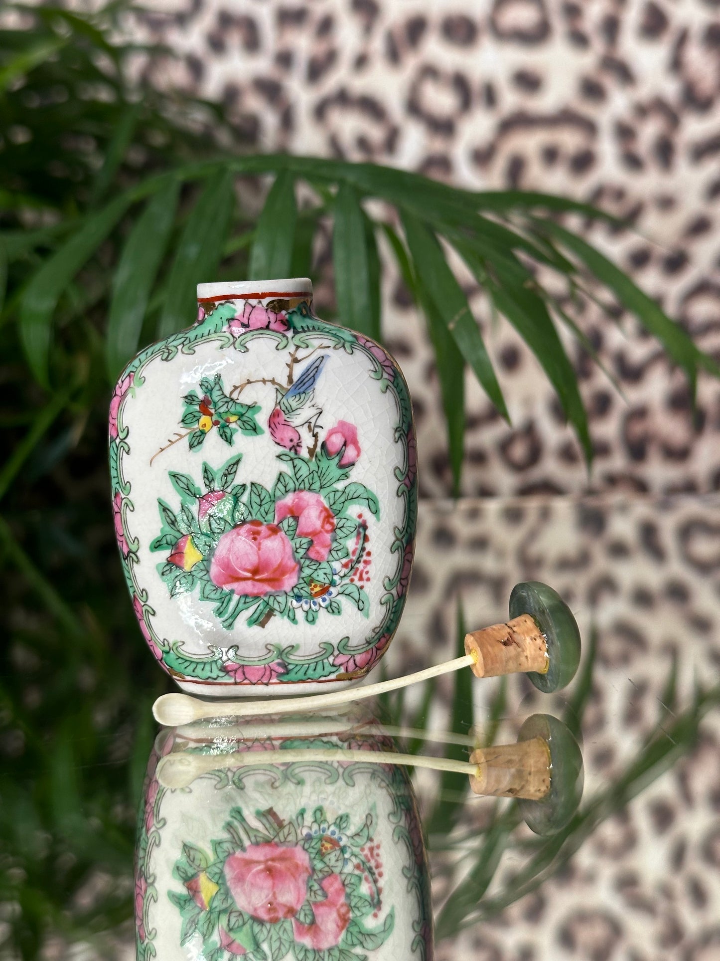 Rose Medallion Snuff Bottle (2 Women Figures)