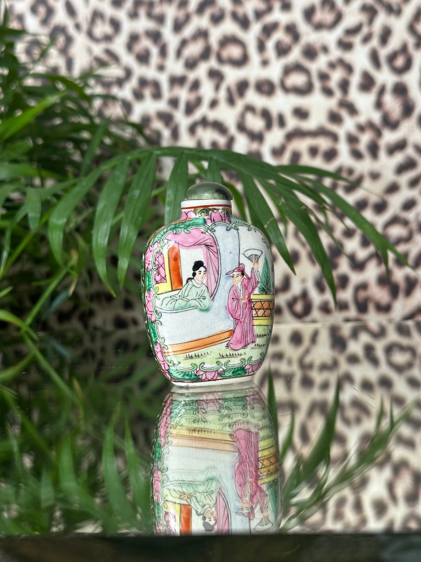 Rose Medallion Snuff Bottle (2 Women Figures)